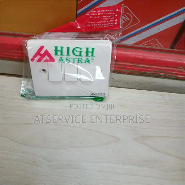 High Astra 3-Gang 2-Way Switch ya Mwanga - 1