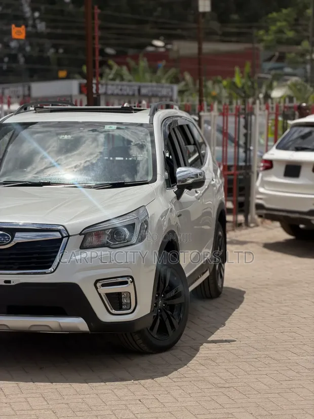 Subaru Forester Touring AWD 2019 White - 1