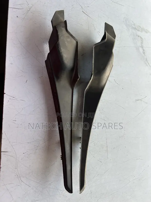 Lexus RX 450 Windscreen Finisher - 1