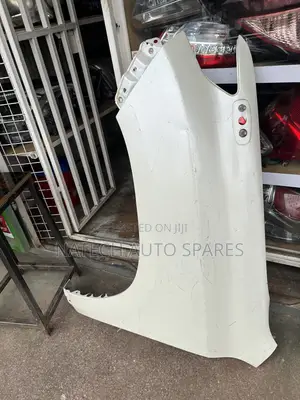 Fender ya Toyota Prado 150