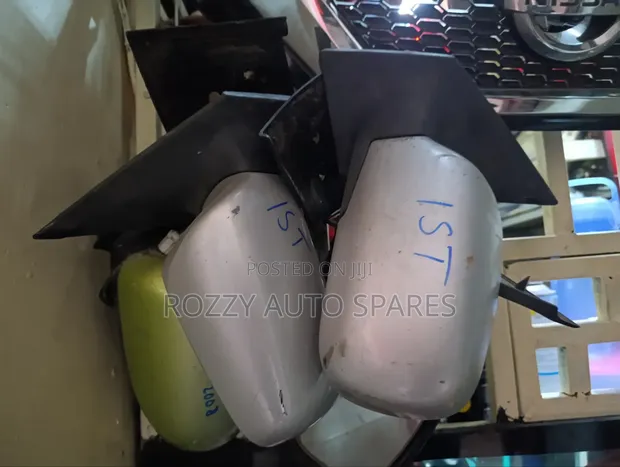 Toyota Ist Old Side Mirror - 1