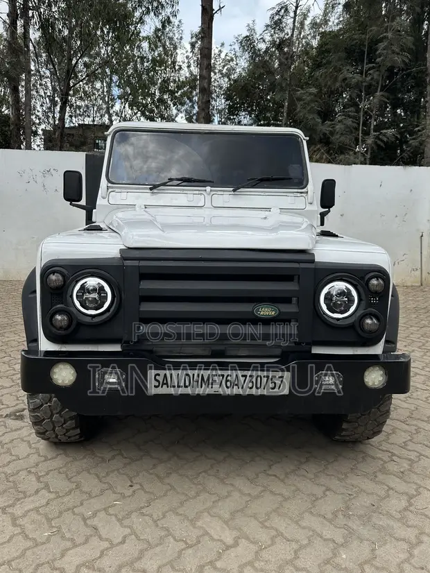 Land Rover Defender 2009 White - 1