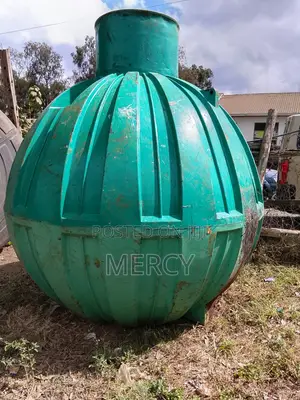 Roto 4600L Tangi la Maji la Chini ya Ardhi (Limetumiwa, Limekerekwa)