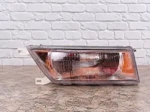 Depo Headlight kwa Nissan Sunny B14 (1994-1998)