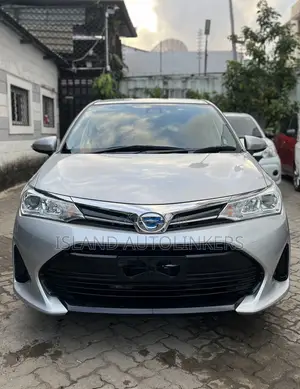 Toyota Corolla Fielder 1.5 Hybrid FWD 2018 Silver