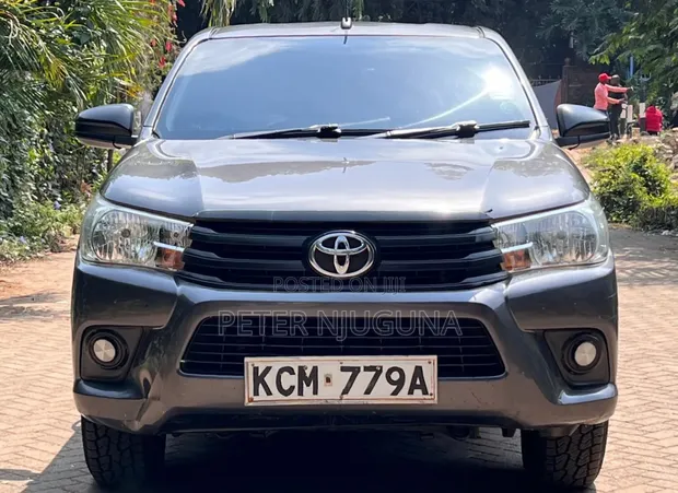 Toyota Hilux Revo Single Cab 2.4 Diesel RWD 2017 Gray - 1