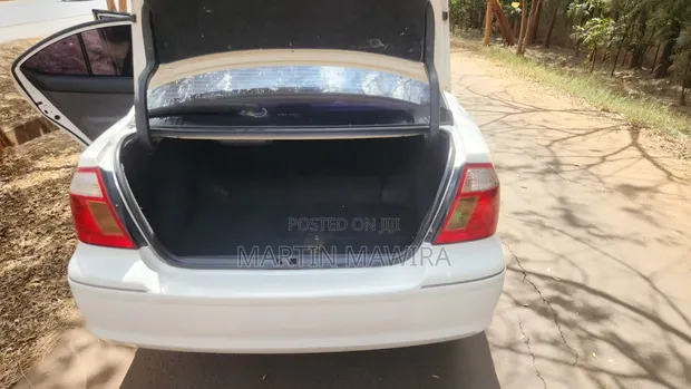 Toyota Premio 2004 Nyeupe - 1
