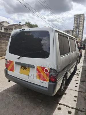 Mazda Bongo 2013 Nyeupe