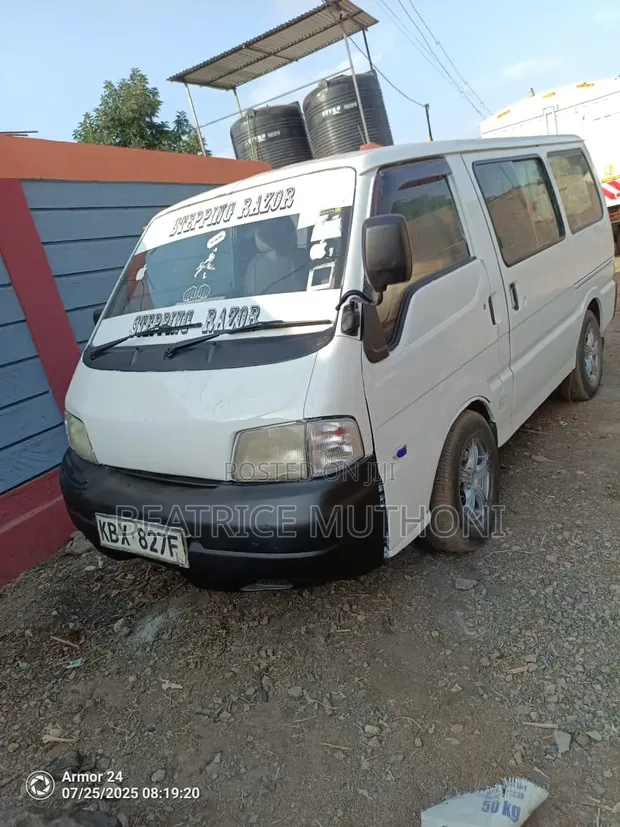 Nissan Vanette 2005 Nyeupe - 1