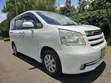 Toyota Noah 2.0 143hp FWD (8 Seater) 2010 Nyeupe - 2
