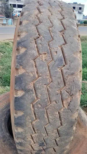 Matairi Yaliyotumika Saizi 315/80/22.5 kwa Lori