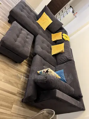 Kochi ya L-Shape ya Seater 5 na Ottoman