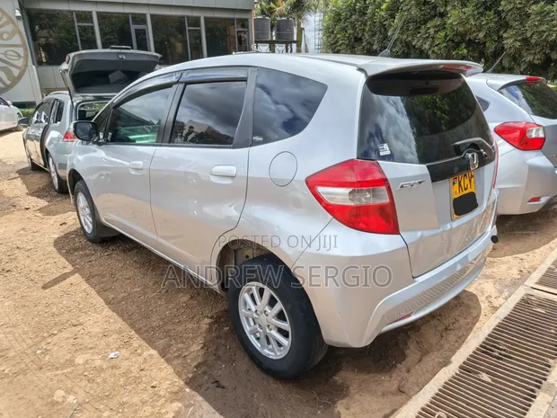 Honda Fit Automatic 2012 Silver - 1