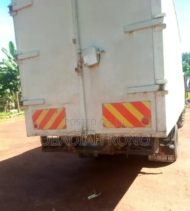 Mitsubishi Canter 2010 Lori Rigid - 1