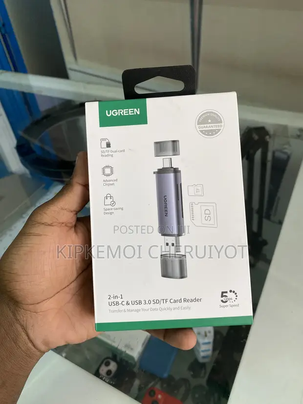 UGREEN 2-in-1 USB-C & USB 3.0 SD/TF Card Reader - 1