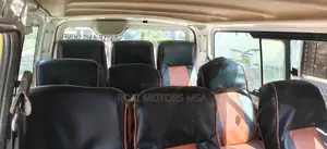 Nissan Caravan (Urvan) NV350 2015 Yellow