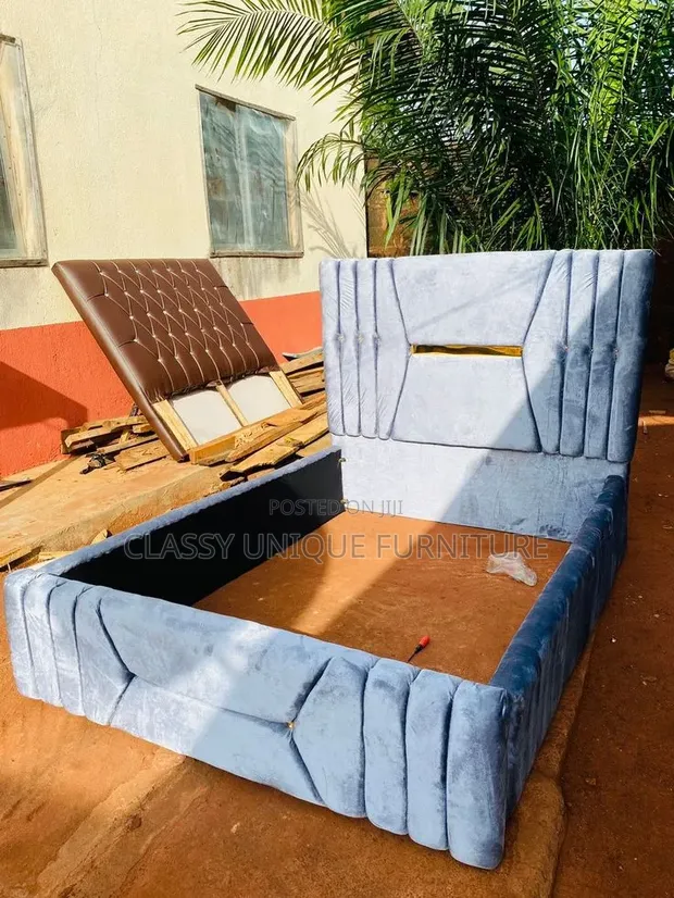 Kitanda cha Upholstery cha Grey 4x6 - 1