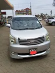 Toyota Noah 2010 Nyeupe - 2