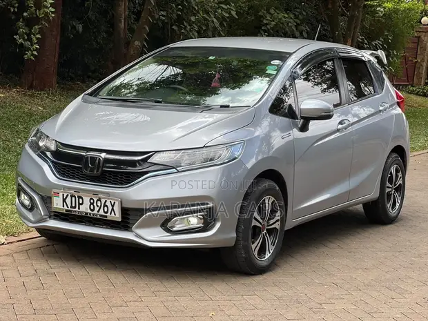 Honda Fit Hybrid 2017 Silver - 1