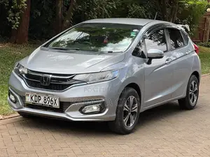 Honda Fit Hybrid 2017 Silver