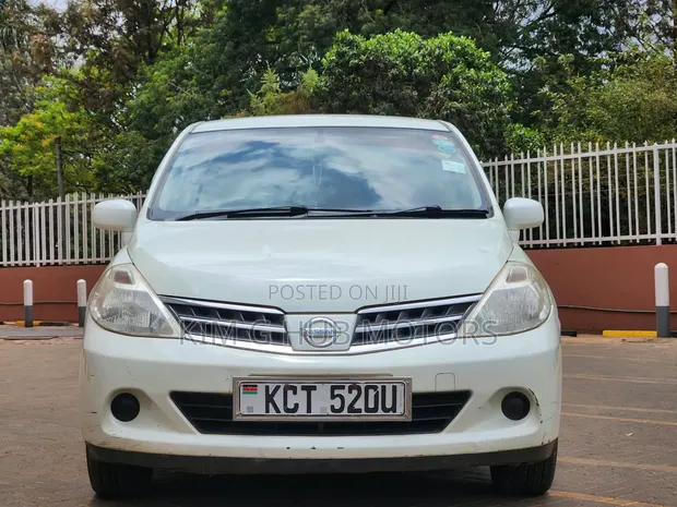 Nissan Tiida 1.5L 16V 2011 Pearl - 1