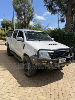 Toyota Hilux 2012 Nyeupe