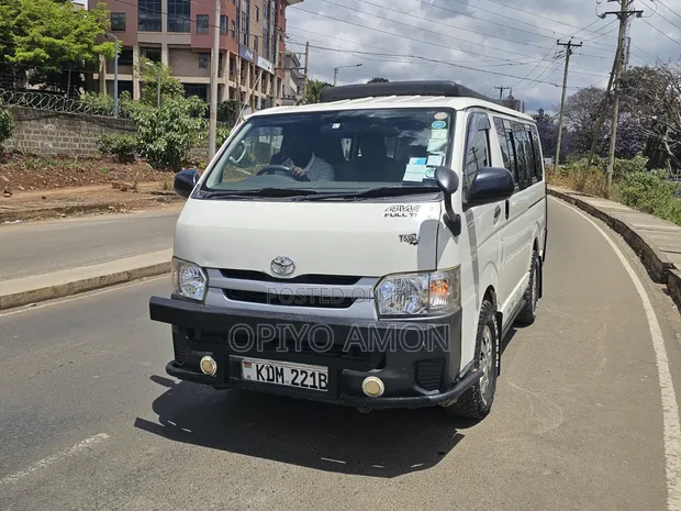 Toyota HiAce Tour Van 2016 - 1