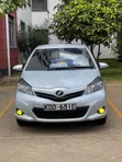 Toyota Vitz 2014 Nyeupe - 1