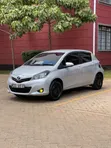 Toyota Vitz 2014 Nyeupe - 3