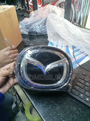 Nembo ya Kioo cha Grille ya Mbele ya Mazda CX-5 2017