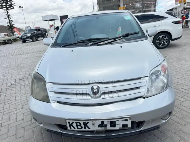 Toyota IST 2004 Silver - 1
