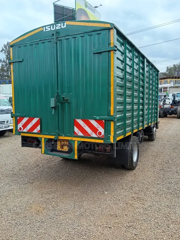 Truk Isuzu NQR KDJ - 1