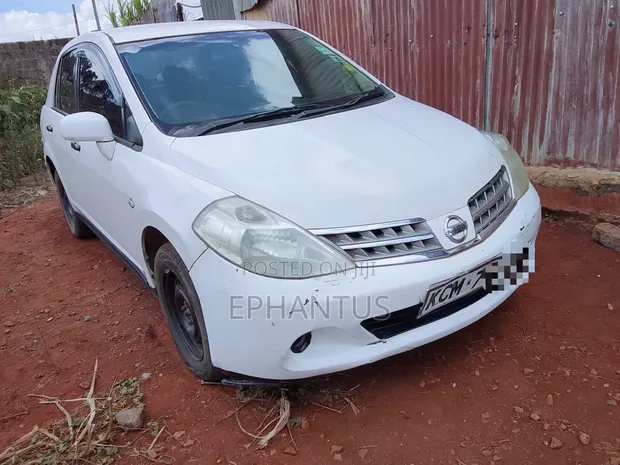 Nissan Tiida 1.5L 16V 2010 White - 1
