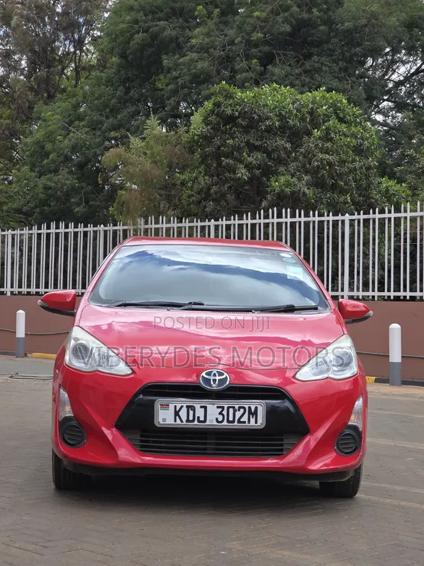 Toyota Aqua 2015 Red - 1