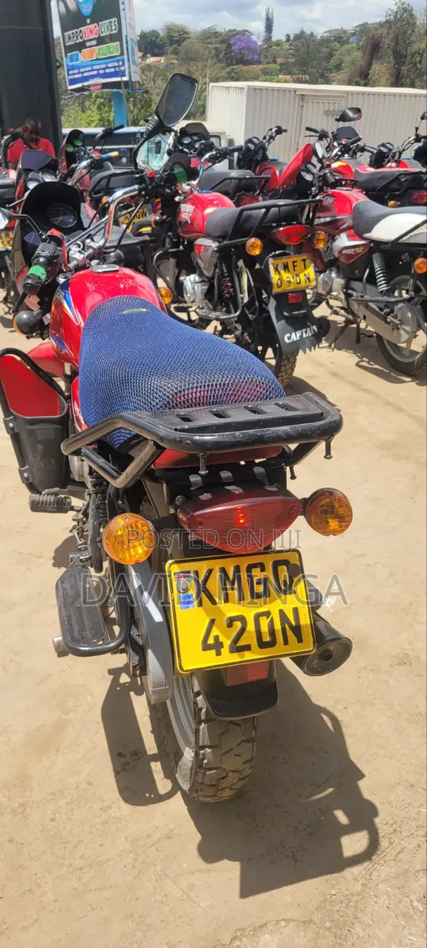 Bajaj Boxer 125 2025 Red - 1