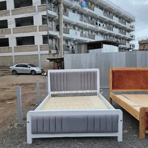 Kitanda cha 5x6 Grey Tufted