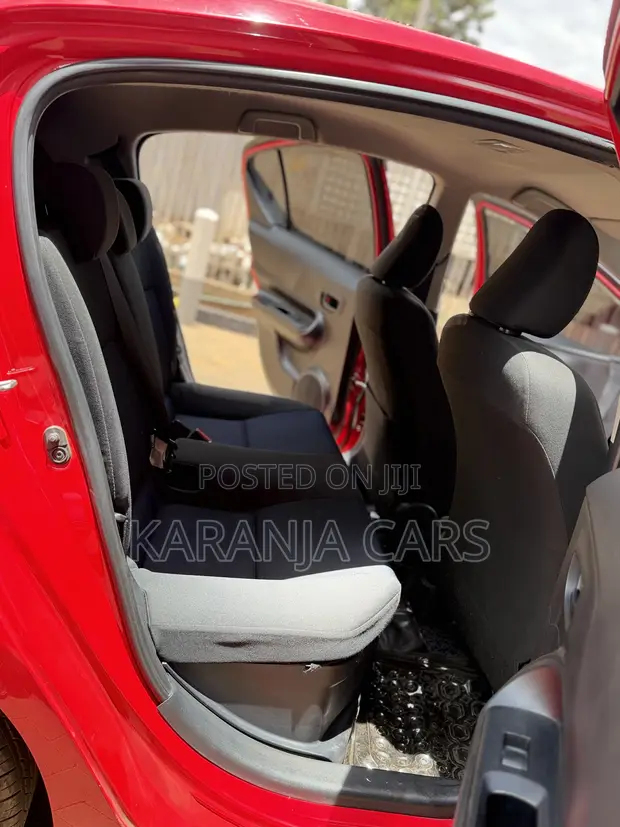 Toyota Aqua 2015 Nyekundu - 1