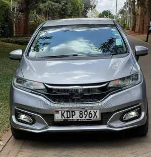 Honda Fit Hybrid 2017 Kijivu
