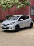 Toyota Vitz 2014 Nyeupe - 2