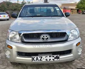 Toyota Hilux 2.5 Cab Pickup 2005 Beige