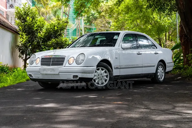 Mercedes-Benz E230 1996 White - 1