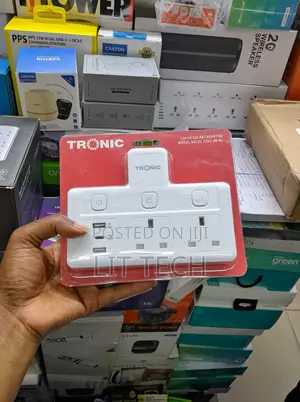 Tronic 13A 3-Gang UK Socket Adaptor na USB & Type-C