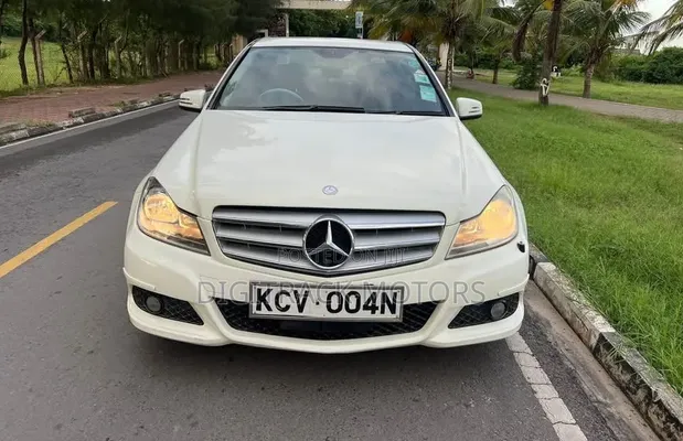 Mercedes-Benz C200 2012 White - 1