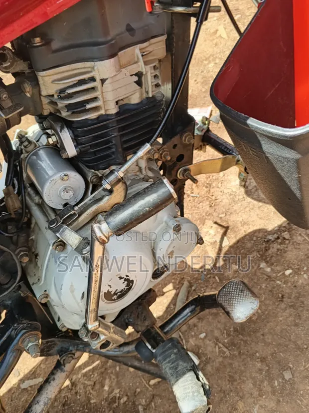 Bajaj Boxer 150 UG 2022 Red - 1
