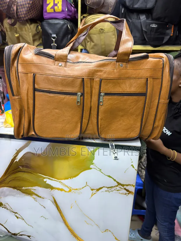 Pockey Duffle Bag Brown yenye Nafasi - 1