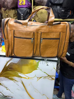 Pockey Duffle Bag Brown yenye Nafasi