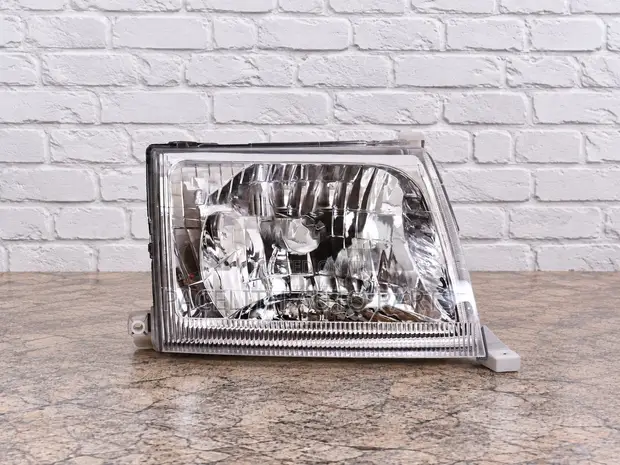 Nissan Hardbody D22 2001 Headlight (Clear) - 1