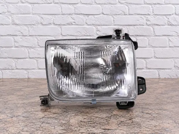 Nissan Hardbody D22 Headlight - 1997-2000 - 1