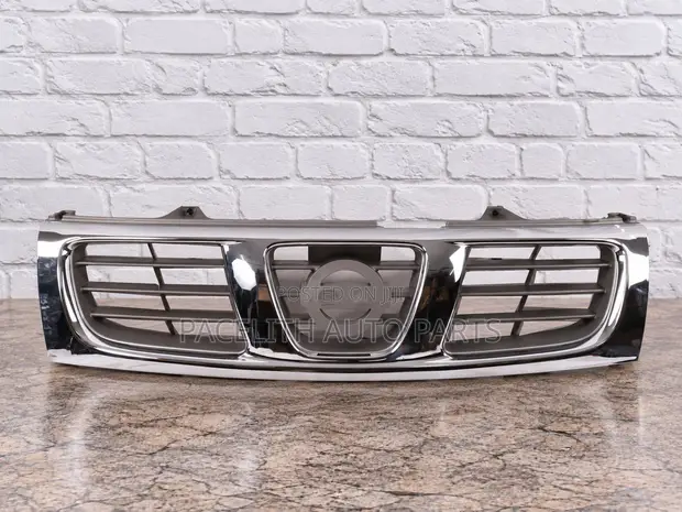 Nissan Hardbody D22 Grille (2001-2003) - Chrome Silver - 1