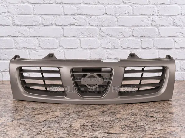 Nissan Hardbody D22 Grille (2001-2003) - Silver - 1